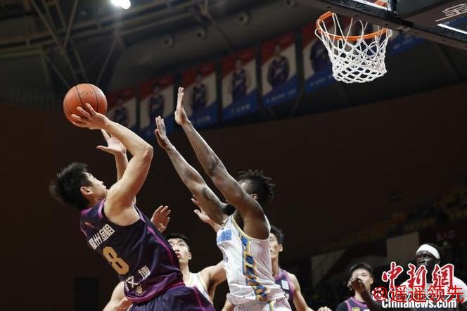 CBA常规赛激战：浙江稠州客场73