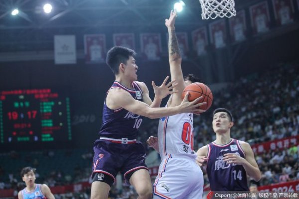 九游会J9 布朗37+7+6陈盈骏23分 广州大胜新疆总分1比2